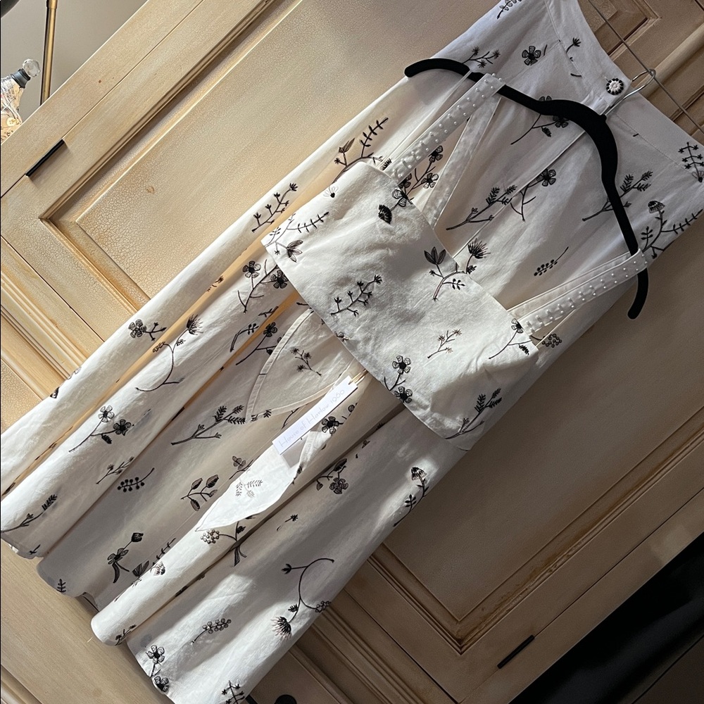 House of Harlow 1960 2-piece skirt set linen embroidered-NWT-size 6